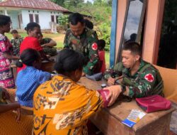 Pasukan Langit Yonif 501/BY Gelar Pengobatan Gratis Untuk Masyarakat Kampung Kamat di Papua