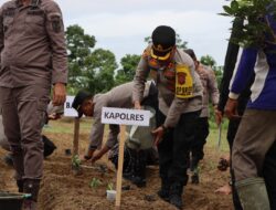 Kapolres Aceh Tamiang Hadiri Launching Penanaman Perdana Gugus Tugas Polri Program 1 Perkarangan Pangan Bergizi Polres Aceh Tamiang