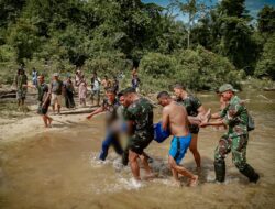 Satgas Pamtas Yonarmed 11 Kostrad Evakuasi Korban Tenggelam di Sungai Tonhab