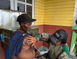 Satgas Yonif 509 Kostrad Gelar Pengobatan Gratis dan Penyuluhan Kesehatan di Intan Jaya