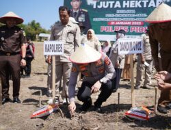 Sukseskan Program Ketahanan Pangan Nasional, Kapolres Pidie Pimpin Penanaman Jagung di Gampong Cot Muara Tiga