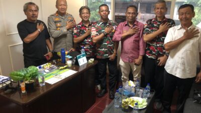 Audiensi Ormas Laskar Merah Putih Pondok Melati DiRuang Kerja Wakapolsek Pondok Gede.