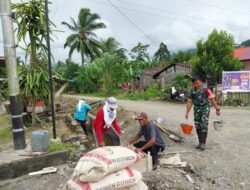 Kemanggulan TNI Bersama Rakyat,  Babinsa Bersama Warga Gotong-Royong Membuat Parit