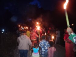 Gemerlap Pawai Obor Peringatan Injil Masuk Papua, Satgas Yonif 501 Kostrad Pererat Kebersamaan dengan Warga