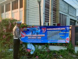 Satlantas Polres Pidie Bagikan Ratusan Brosur dan Stiker Tertib Berlalu Lintas