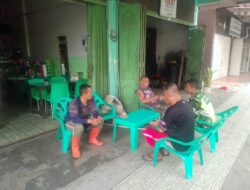 Babinsa Koptu Saed Ingatkan Warga Jaga Kebersihan Lingkungan Desa Kota Kuala Kualasimpang