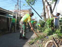 Prajurit Yonarmed 6 Kostrad dan Warga Parang Tambung Gotong Royong Bersihkan Masjid