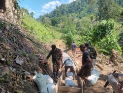 Kepedulian Hanpangan,  Babinsa Bersama Masyarakat Karya Bakti Pembuatan Jalan Tani ( Jalan Kantong Produksi) Desa