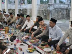 Wakili Bupati, Kapolres Pidie Jaya Serahkan Bantuan untuk Kemakmuran Masjid dalam Safari Ramadhan