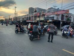 Polsek Blang Mangat Amankan Simpang dan Pasar Keude Punteut Jelang Berbuka Puasa