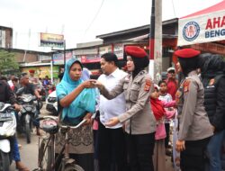 Berkah Ramadhan: Kapolres Pidie Jaya dan Jajaran Bagikan Takjil untuk Masyarakat di Jangka Buya
