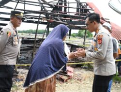 Ramadhan Peduli, Kapolres Aceh Timur Serahkan Bantuan Kepada Korban Kebakaran