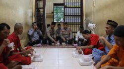 Berbagi Kebahagiaan, Kapolres Aceh Tamiang Buka Puasa Bersama Tahanan