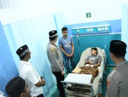 Kapolres Pidie Sambangi Pasien RSU Tgk Chik Ditiro, Berikan Takjil dan Motivasi