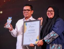Gubenur Andra Soni Sabet 2 Penghargaan Sekaligus dari Anugerah Ekbispar Award 2025