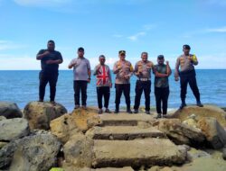 Kapolres Pidie Jaya Pimpin Patroli Keamanan di Pantai TPI Kuala Kiran, Pastikan Wisata Lebaran Aman