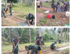 TNI Selalu Hadir, Danramil Baksos Laksanakan Pengecoran Jalan Tani