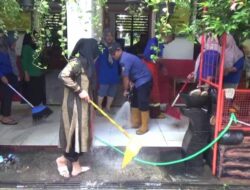 Pos Damkar Pinang Bantu Bersihkan Sisa Lumpur di SDN Kunciran 9 Kota Tangerang