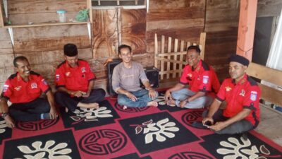 PWDPI Aceh Timur dan Sejumlah Anggota Sambangi Rumah Duka Fahmi di Darul Aman