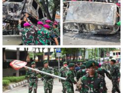 Prajurit TNI Bersama Masyarakat Gotong Royong Bersihkan Sisa Aksi Massa dan Evakuasi Kendaraan Terbakar