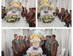 Penghormatan Terakhir, Danramil Beserta Anggota Hadiri Prosesi Pemakaman Almarhum Tokoh Masyarakat Pagimana