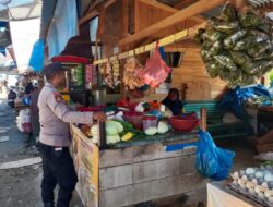 Polsek Padang Tiji Tinjau Aktivitas Pasar, Pantau Keamanan dan Ketertiban Warga