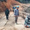 Percepat Akses Warga, Satgas TMMD Bangun Jembatan Kayu 8×4 Meter di Kecamatan Linge