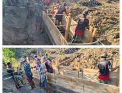 Bersama Warga, Satgas TMMD Cor Plat Duiker