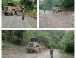 Babinsa Bersama Alat Berat PT.Victoria Pembersihan Jalan Trans Yang Tertutup Longsor