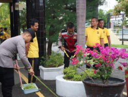Usai Apel Pagi, Personel Polres Pidie Laksanakan Gotong Royong di Lingkungan Mapolres