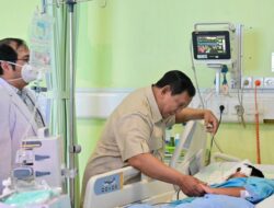 Presiden Prabowo Jenguk Korban Kecelakaan di SDN 01 Kalibaru, Beri Semangat Anak yang Dirawat di RSUD Koja.