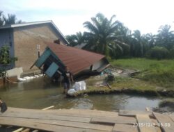 Rumah ambruk , Jalan pun Terputus – Putus Pemandangan Sangat Memilukan.