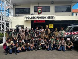 Tanamkan Cinta Polisi Sejak Dini, Murid SD–SMP Alam Islami Muhammadiyah Kunjungi Polsek Pondok Gede.