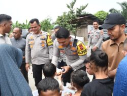 Kapolres Aceh Timur Turun Langsung, Berikan Bantuan Sosial ke Korban Banjir Julok