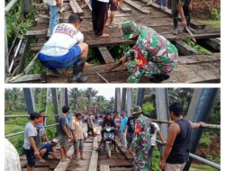 Tingkatkan Kepedulian TNI ,Babinsa Koramil 03/Batui Bantu Warga Perbaiki Jembatan