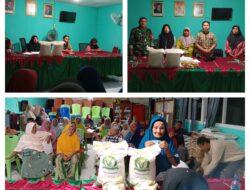 Peran Aktif Selalu Babinsa Desa Bondat Sukseskan Pembagian Beras dan Minyak Goreng