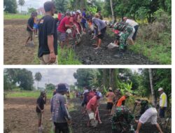 Babinsa Kerja Bakti Perbaikan Jalan Makam Bersama Warga