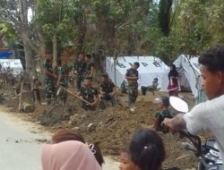 TNI Gerak Cepat, Bersihkan Lumpur di Desa Bandar Khalifah