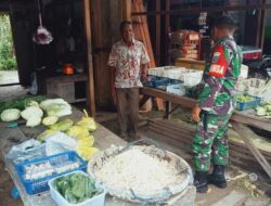 Jelang Ramadhan, Babinsa Koramil 04/Bendahara Cek Harga Sembako