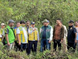 Wakil Bupati Aceh Timur Dampingi HRD Tinjau Sejumlah Infrastruktur Yang Rusak Parah di Aceh Timur.