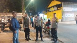 Sigap dan Humanis, Polsek Pondok Gede Bubarkan Aksi Balap Lari Remaja Jelang Sahur di Jatimakmur.