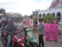 Bulan Ramadan Penuh Berkah: Polsek Nurussalam Didukung Ibu Bayangkari dan Yayasan Bagikan Takjil