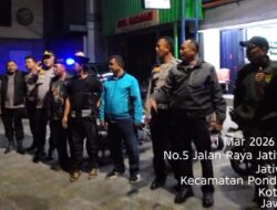 Menjaga Cahaya Ramadhan di Ujung Malam: Kapolsek Pondok Gede Pimpin Patroli Sahur Bersama Jajaka Jatiwaringin.