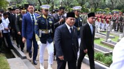 Presiden Prabowo Subianto Pimpin Pemakaman Kenegaraan Wapres ke-6 RI Try Sutrisno, Negara Beri Penghormatan Tertinggi.
