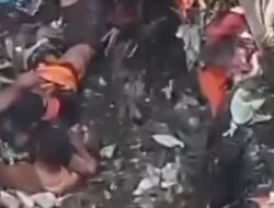 Detik-Detik Evakuasi Longsor Sampah di Bantar Gebang Terekam Kamera Warga, Lima Orang Dilaporkan Meninggal.