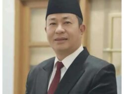 Sosok Peduli di Tengah Bencana: Kades Sukakersa Sekaligus Ketua DPC APDESI Sukabumi Turun Tangan Bantu Korban Longsor.