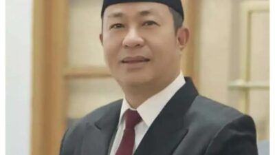 Sosok Peduli di Tengah Bencana: Kades Sukakersa Sekaligus Ketua DPC APDESI Sukabumi Turun Tangan Bantu Korban Longsor.