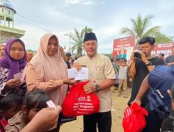 1000 Paket Hampers dan THR untuk Masyarakat Terdampak Banjir meriahkan Tabligh Akbar Ustadz Salman A Fillah