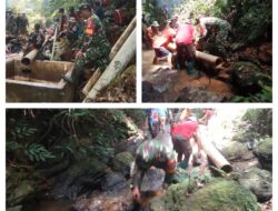 Jaga Kebersihan Air Bersih, Babinsa Didiri Bersama Warga Gotong Royong Perbaikan Pipa Air Bersih