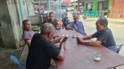 Melalui Komsos, Babinsa Ajak Warga Jaga Ketertiban Dan Kebersihan Lingkungan
